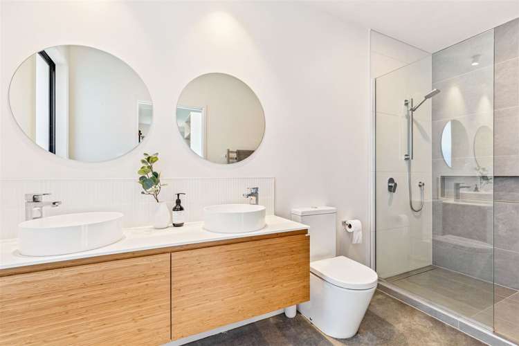 5 Canoe Lane Riverhead_14