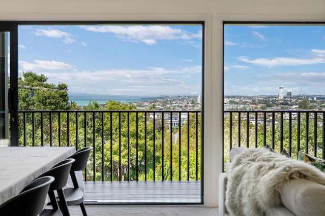 2/86 Seaview Road Castor Bay_4