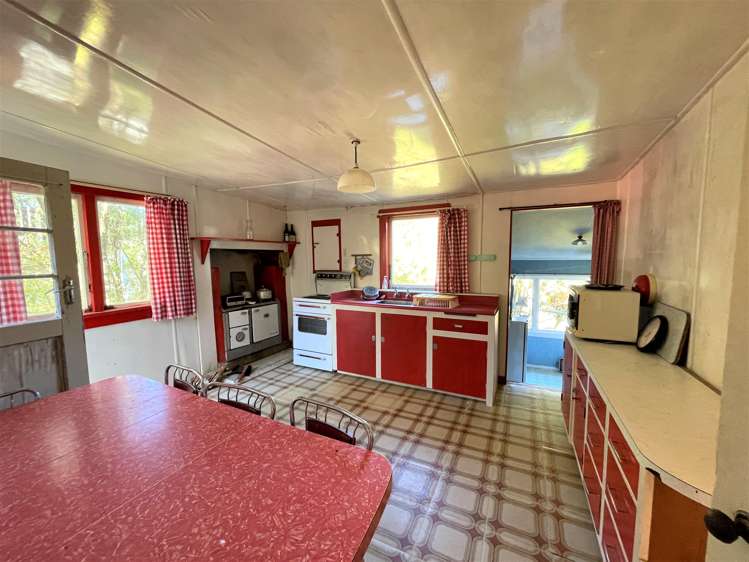 14 Tarata Street Kaka Point_10