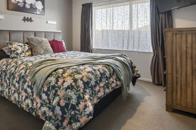 9 Vining Crescent Stoke_12