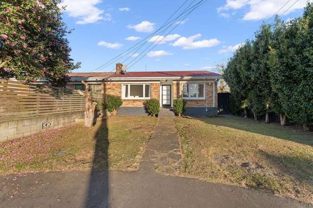 BRICK & IRON - BLANK CANVAS