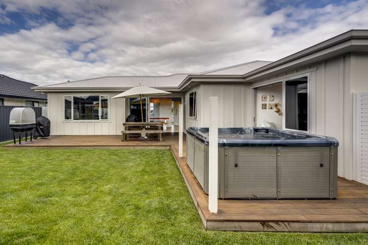 12 Hikawera Drive Frimley_19