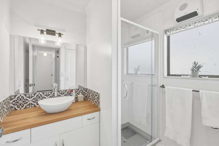 8A Church Place Whanganui Central_11