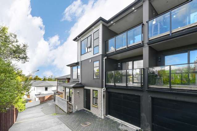 MODERN FAMILY LIVING WITH ROOM TO GROW