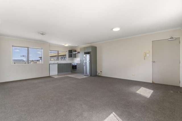 175/172 McLeod Road Te Atatu South_3