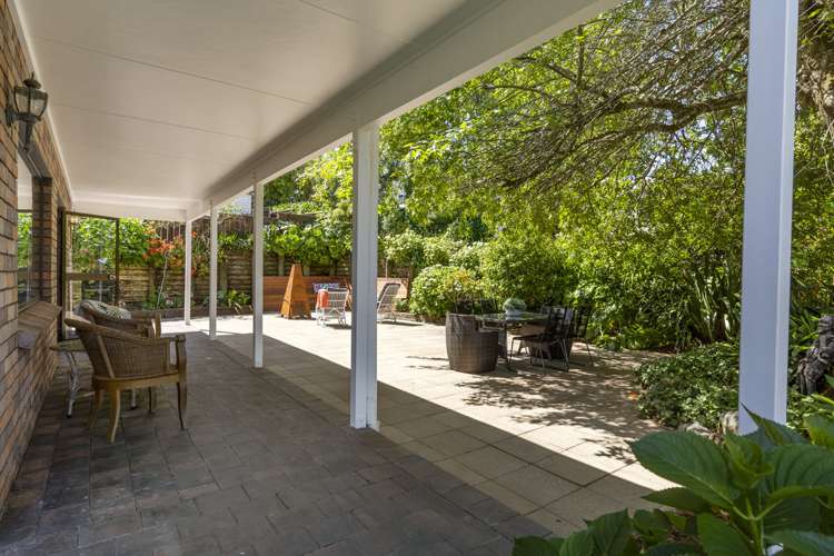 27 Lexington Drive Botany Downs_9