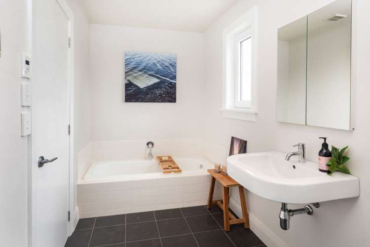 11 Lloyd Street Strowan_24