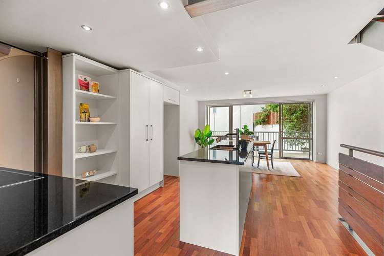1/142 Onslow Road 11509_2