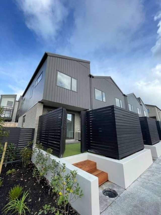 2.5 Bedroom 1.5 Bathroom Townhouse