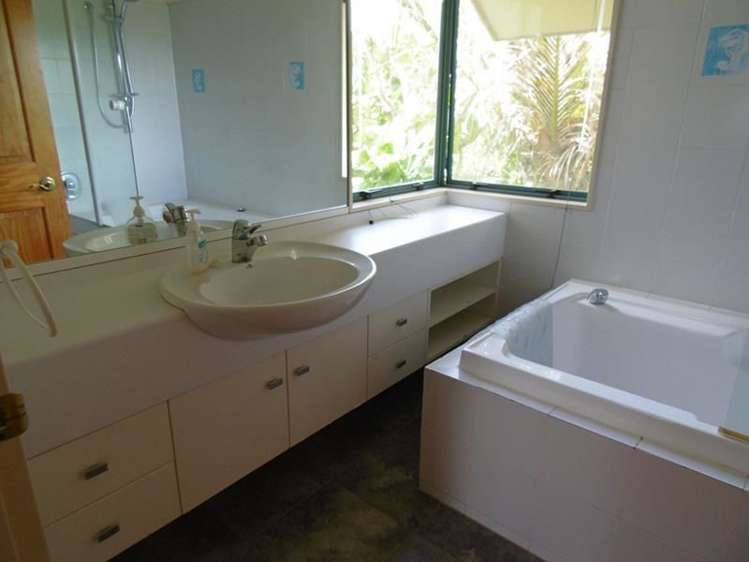 128 Beach Road Te Atatu Peninsula_12