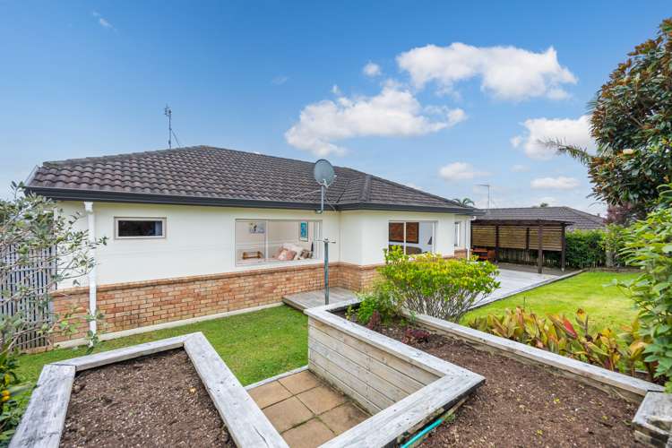 35 Rivervale Grove Stanmore Bay_17