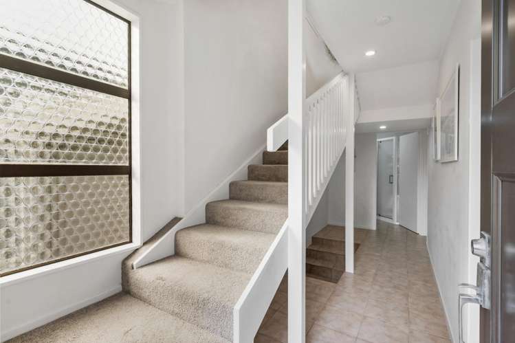 2/3 Whitby Crescent Mairangi Bay_17