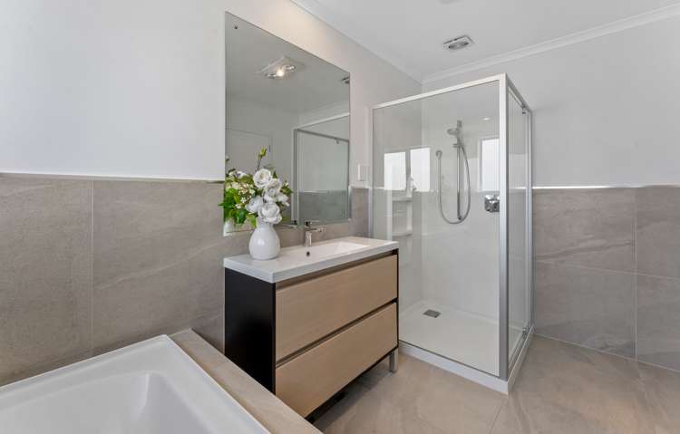 8 Onekura Street Red Beach_19