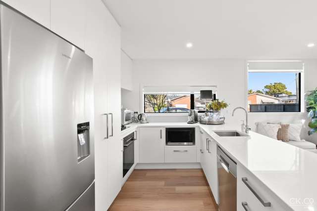 1/51 Kings Crescent Lower Hutt Central_4