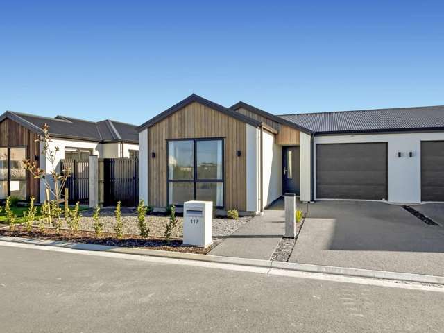 ROLLESTON  PRIME LOCATION, BRAND NEW, THREE BEDROOMS, TWO BATHROOMS, SINGLE GARAGE