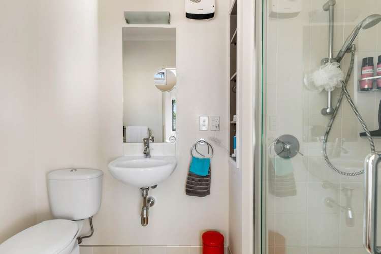 762 East Coast Road Oteha_16