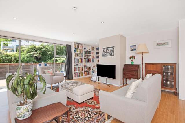 35 Saddleback Grove Karori_3