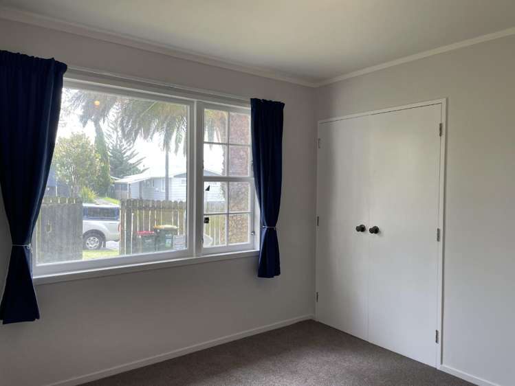 121 Holborn Drive 1350_6