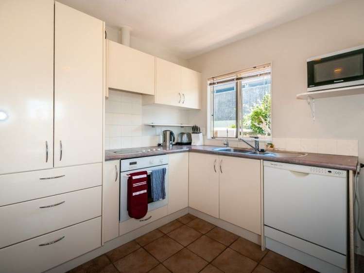 3/57 Gladstone Road Northcote_3