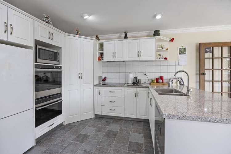 136 Bird Road Stratford_7