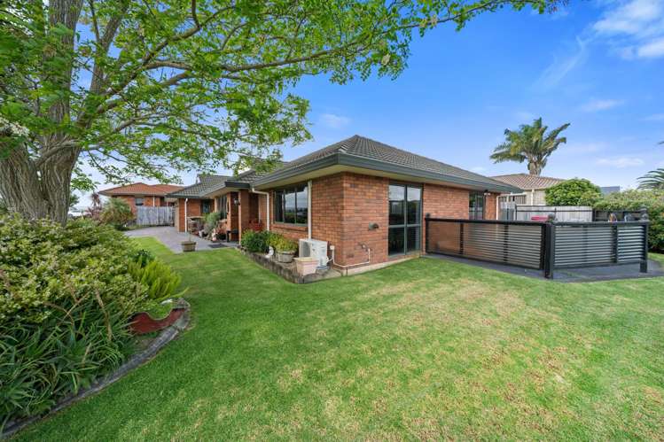 4 Castlehill Court Wattle Downs_11