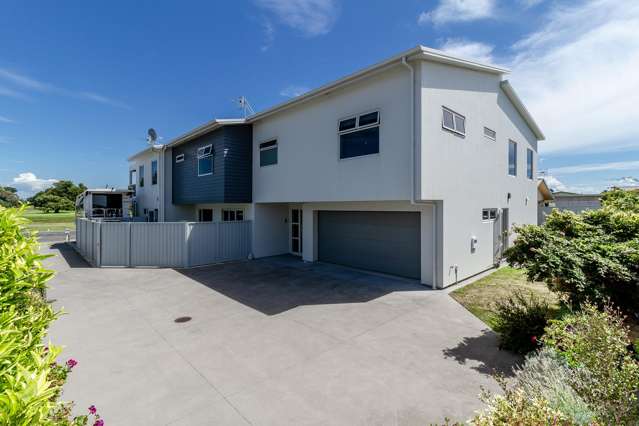 Carefree Lifestyle, Opposite Fairways