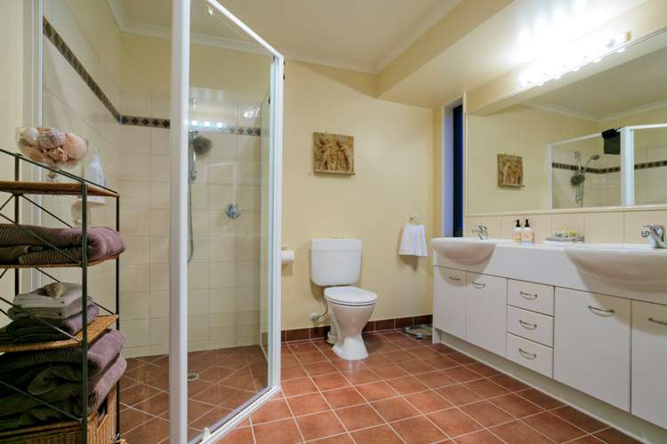 5b Olwyn Place Greenhithe_11