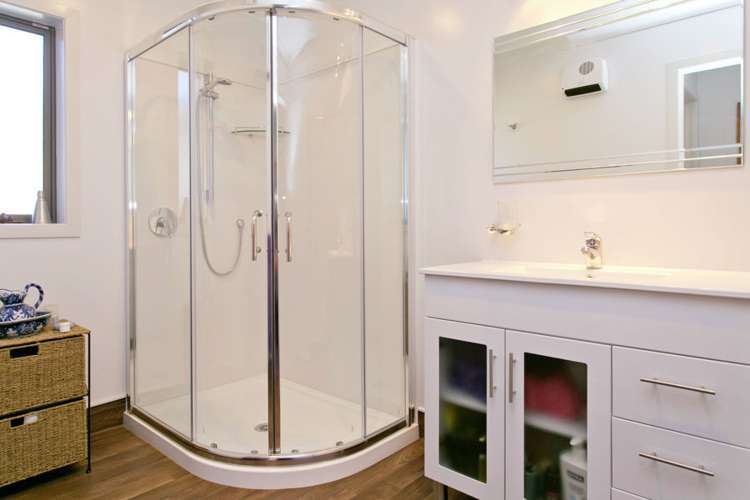 21 Noumea Drive Rangatira Park_13