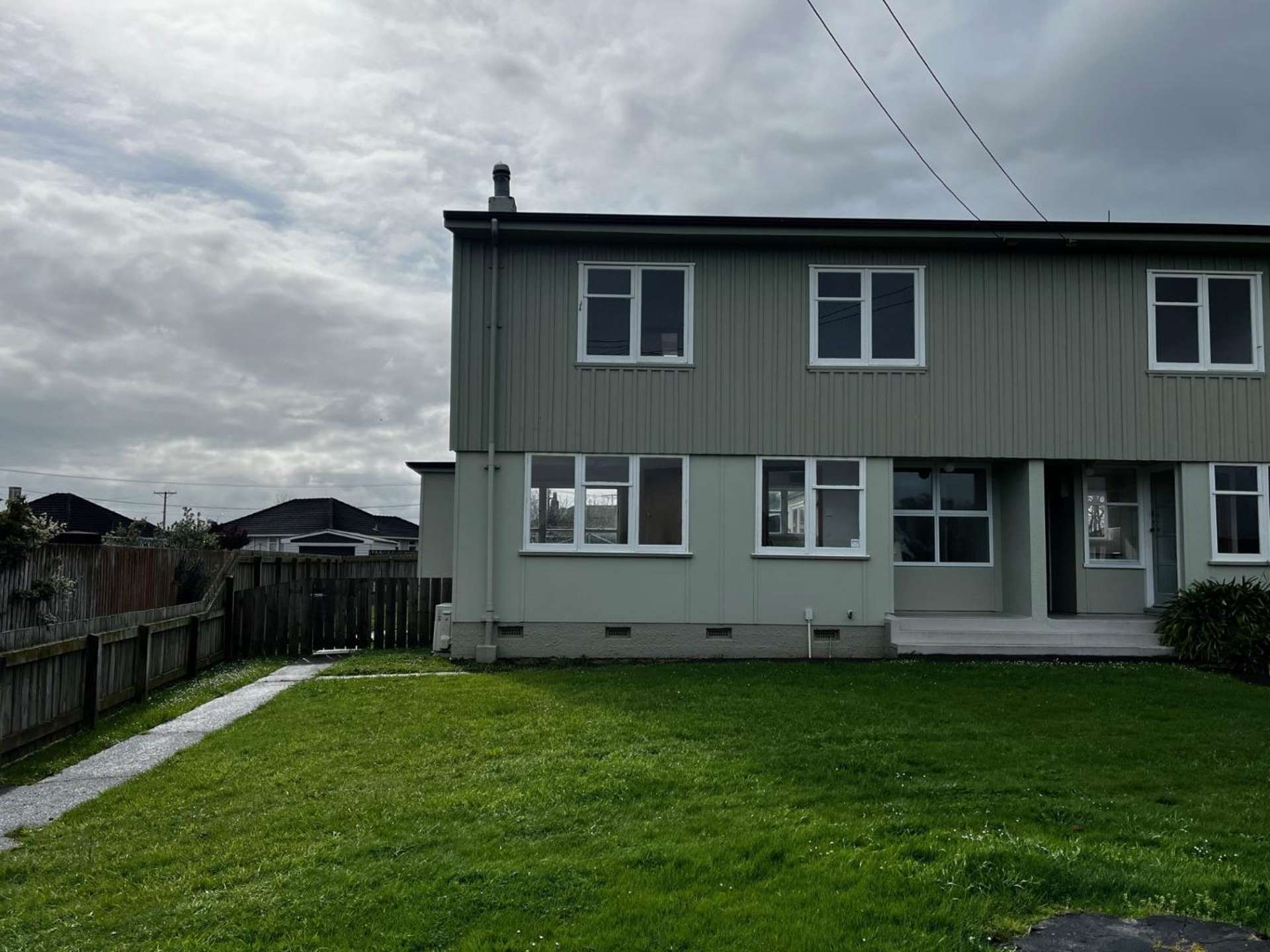 24 Devon Crescent 10985_0