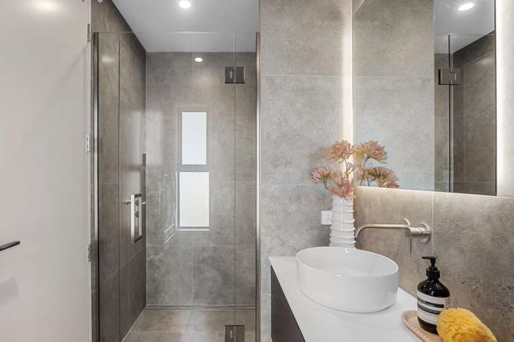 2 and 3/34 Gordon Avenue St Albans_13