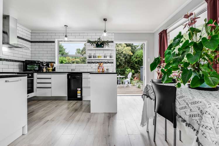 21 Brookbank Place Glenview_5