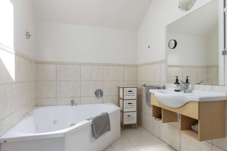 1/7 Tui Street Bird Area_28