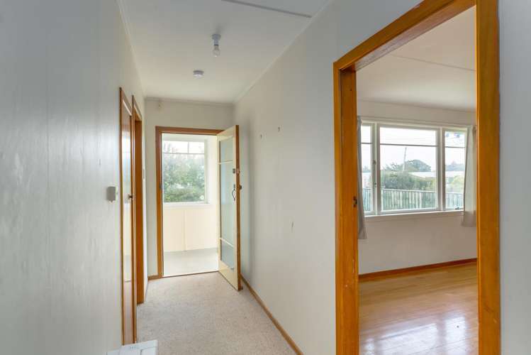 38 Woodward Street East_5