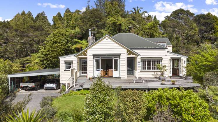 284 Forest Hill Road Waiatarua_0