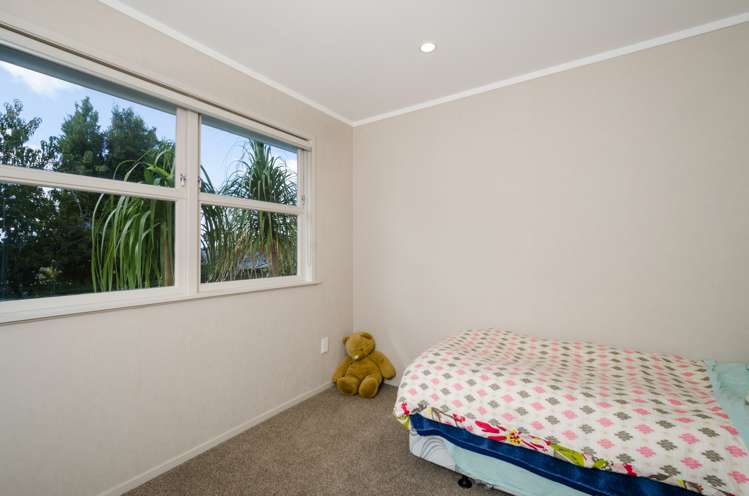 2/3 Talavera Place Te Atatu South_11