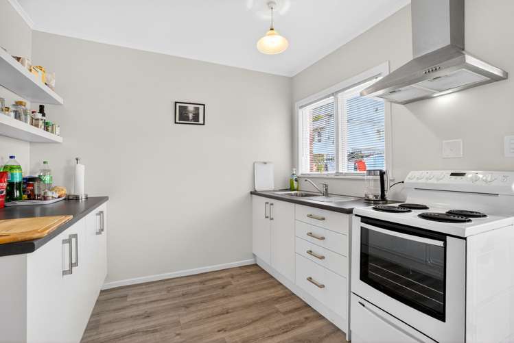 2/497 Beach Road Murrays Bay_5