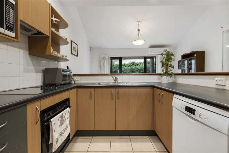 2/8 Tobago Place Sunnynook_6