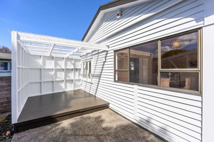 1042 Great North Road Point Chevalier_15