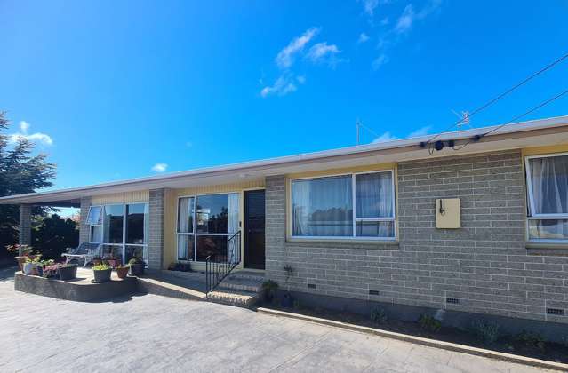 Modern Family Home in Burwood
