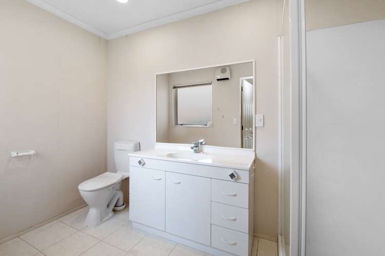 49 Basley Road Owhata_12