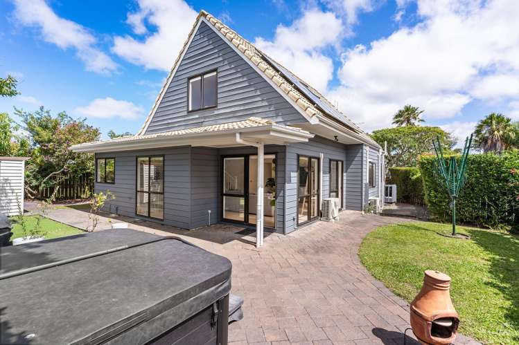 13a Pinewood Grove Botany Downs_21