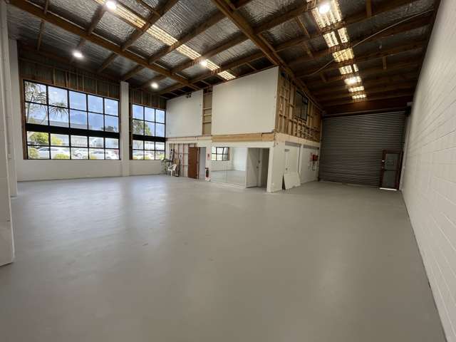 Refurbished 268sqm industrial off Constellation