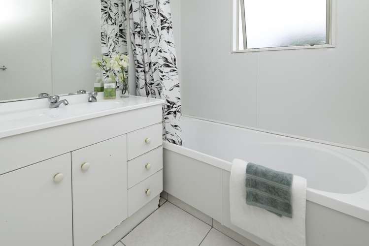 2/96 Frank Nobilo Drive Golflands_13