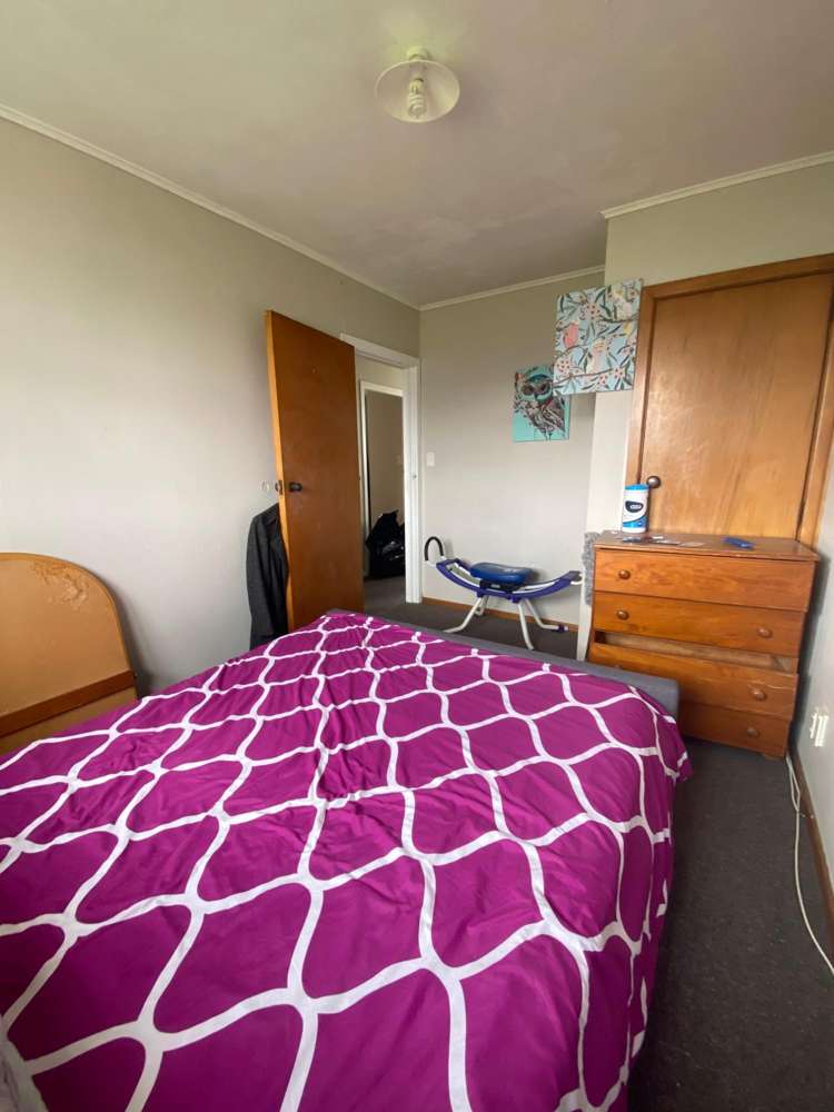 10 Cheshire Street Cannons Creek_11