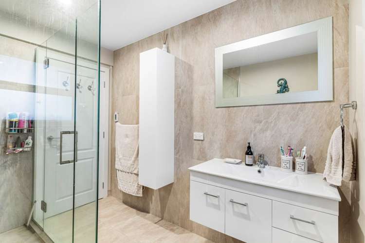 593 East Coast Road Browns Bay_19