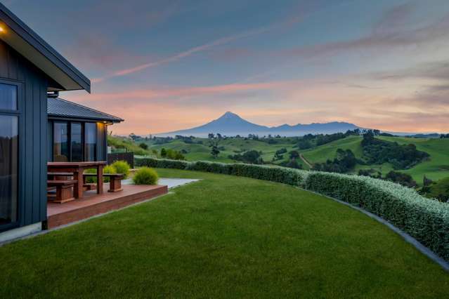 Breathtaking views, comfort, style & new shed