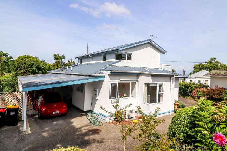 214 Augustus Street South_0