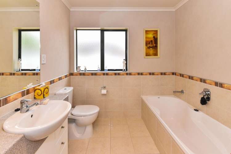 6 Aberdeen Crescent Wattle Downs_17