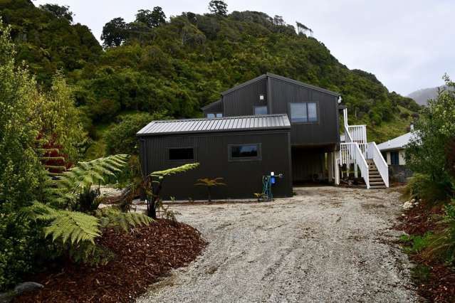 Coastal Elegance/Modern Comfort