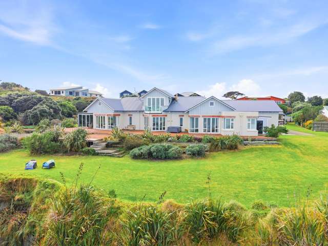 Pier 37 – Luxury on Longbeach Drive